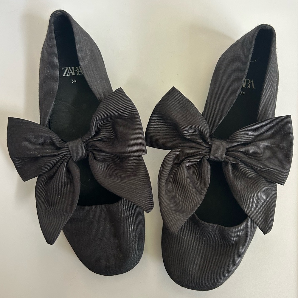 EUC Girls Zara Slip Ons